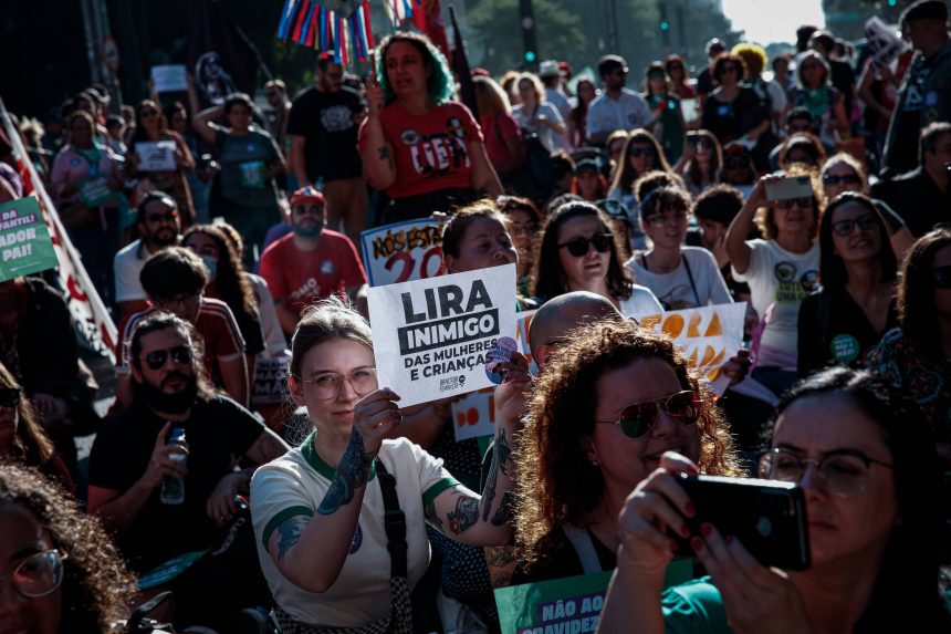 manifestacao-em-sp-contra-pl-antiaborto-por-estupro-mira-arthur-lira