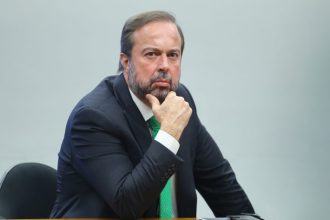 ministro-de-minas-e-energia-expoe-a-deputados-a-politica-do-seu-ministerio