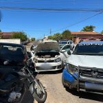 suspeito-tenta-fugir-da-policia,-bate-em-carros-durante-perseguicao-e-acaba-preso-por-trafico;-video