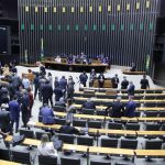 deputados-analisam-projeto-que-mantem-bolsa-familia-para-trabalhador-contratado-por-safra;-acompanhe