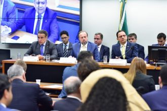 ministro-diz-que-tarifa-de-luz-nao-vai-subir-com-mp-da-amazonas-energia