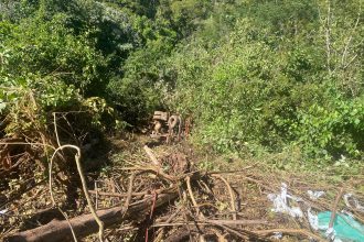 caminhao-cai-em-ribanceira-na-serra-de-taquarucu-e-tres-pessoas-ficam-feridas