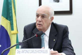 comissao-aprova-projeto-que-obriga-aplicativo-de-transporte-a-pagar-seguros