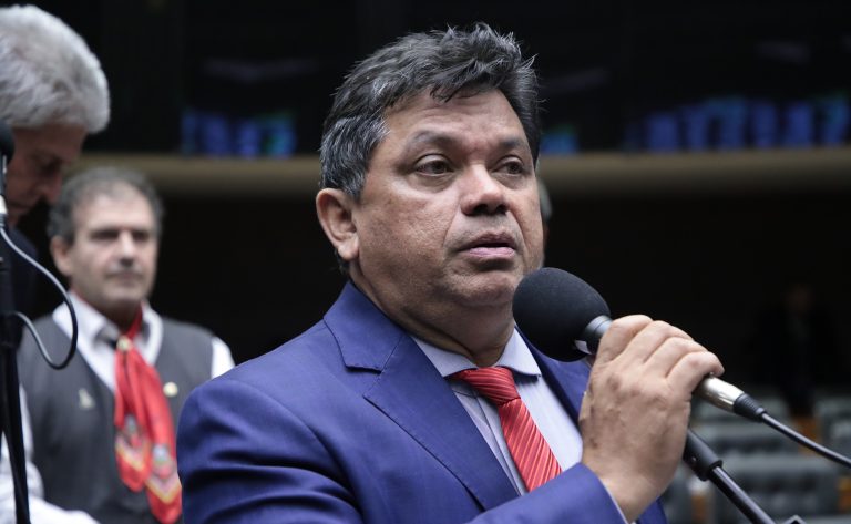 comissao-aprova-projeto-que-cria-redes-de-apoio-no-sus-para-suporte-a-familias-de-pessoas-com-autismo