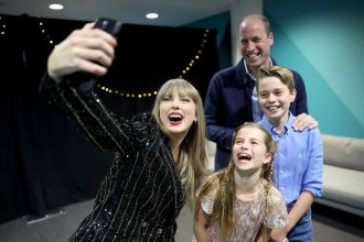 principe-william-comemora-aniversario-em-show-de-taylor-swift-e-posta-foto-com-a-cantora