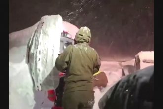 socorristas-resgatam-motorista-apos-avalanche