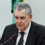 camara-aprova-homenagem-ao-ex-deputado-arnaldo-faria-de-sa,-que-passa-a-dar-nome-a-espaco