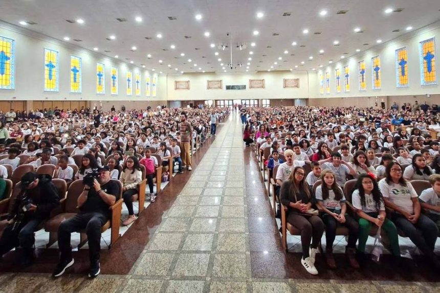 formatura-de-projeto-antidrogas-da-policia-militar-de-sc-em-igreja-evangelica-gera-criticas