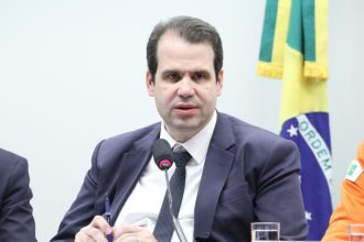 comissao-de-constituicao-e-justica-aprova-criacao-de-programa-pequenos-escritores-na-educacao-basica