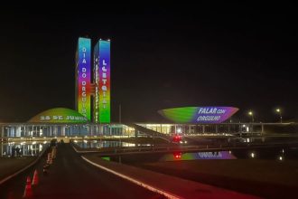 congresso-nacional-tem-iluminacao-multicor-no-dia-internacional-do-orgulho-lgbtqiap+