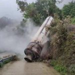 video:-foguete-chines-e-lancado-por-engano-e-cai-em-montanha-perto-de-cidade-na-china