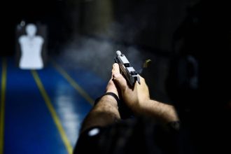 discurso-pro-armas-predomina-no-congresso-ha-dez-anos,-enquanto-oposicao-enfraquece,-diz-estudo