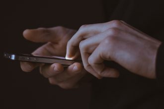 suspeito-de-planejar-crimes-e-investigado-apos-instagram-enviar-mensagens-suspeitas-para-embaixada-americana,-diz-policia