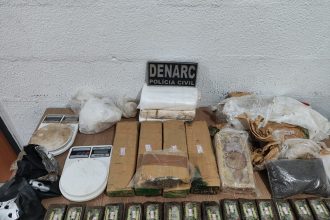 policia-encontra-mais-de-r$-300-mil-em-drogas-e-prende-suspeita-conhecida-como-‘dama-do-crime’