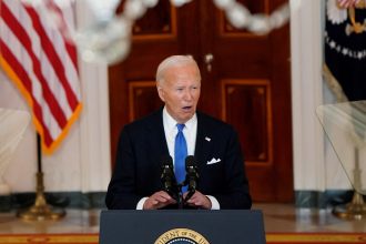 biden-chama-decisao-da-suprema-corte-que-concedeu-imunidade-a-trump-de-‘precedente-perigoso’-e-diz-que-ninguem-esta-acima-da-lei