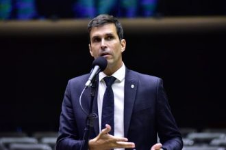 em-discursos-no-plenario,-deputados-comentam-taxa-de-juros-e-alta-do-dolar