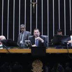 deputados-aprovam-urgencia-para-projeto-que-cria-o-selo-cidade-mulher;-acompanhe