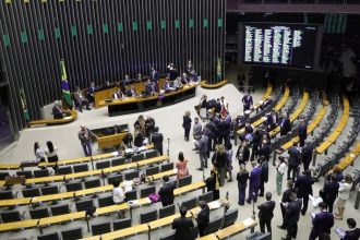 deputados-aprovam-urgencia-para-projeto-que-retira-feriado-local-da-contagem-do-prazo-para-recursos