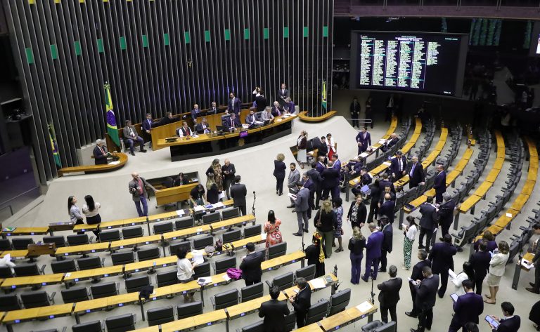 deputados-aprovam-urgencia-para-projeto-que-retira-feriado-local-da-contagem-do-prazo-para-recursos
