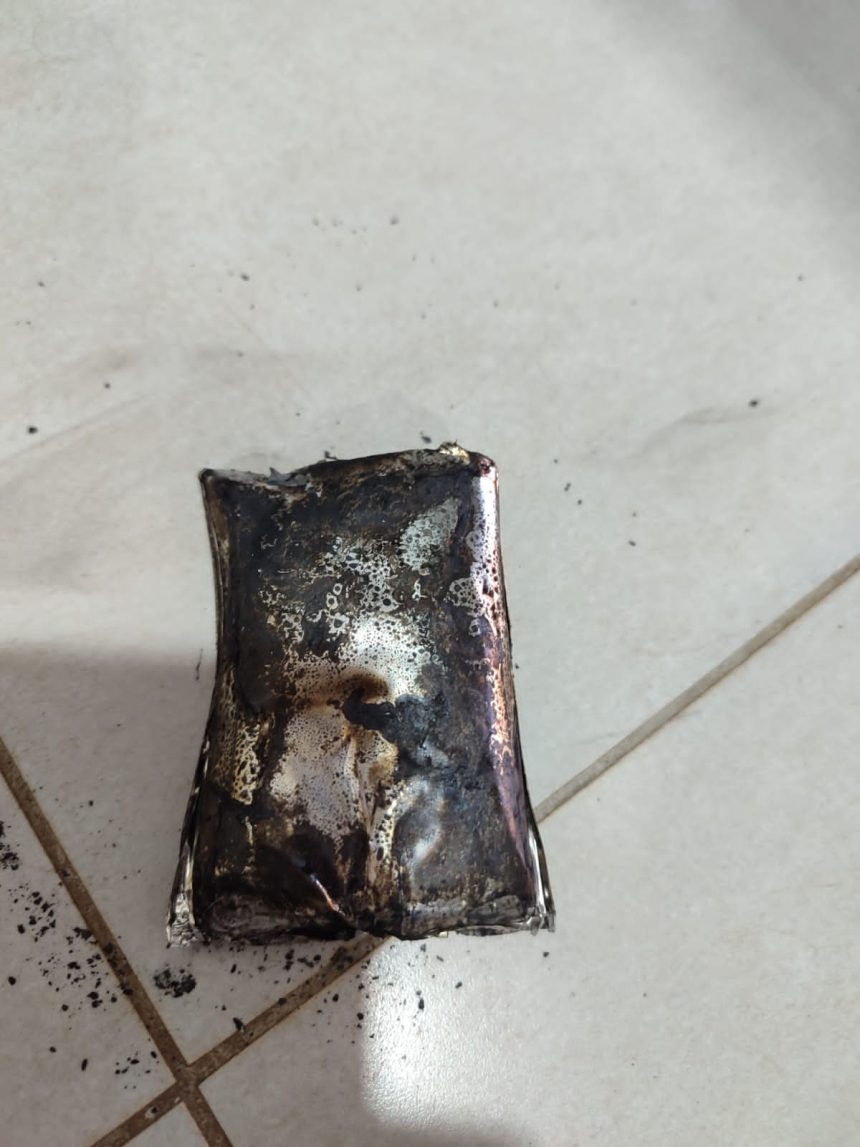 video:-celular-de-cantor-de-forro-pega-fogo-e-explode-minutos-apos-ser-levado-para-assistencia-tecnica