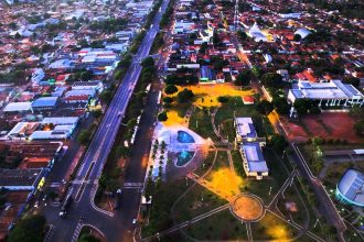 motos-batem-em-cruzamento-e-duas-pessoas-ficam-feridas