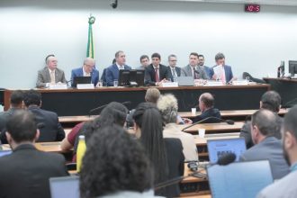 grupo-de-trabalho-da-reforma-tributaria-inclui-jogos-de-azar-e-carros-eletricos-no-imposto-seletivo