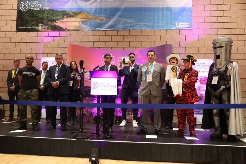 apos-derrota-historica-no-reino-unido,-sunak-assume-responsabilidade-e-pede-desculpas