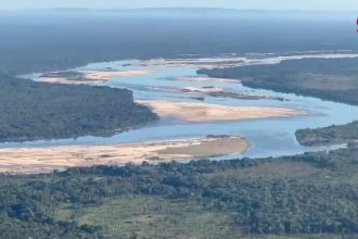 imagens-aereas-mostram-bancos-de-areia-na-regiao-da-ilha-do-bananal-durante-seca-severa-no-rio-araguaia