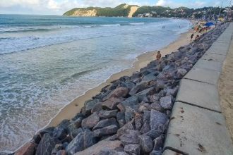 obra-para-alargar-praia-simbolo-de-natal-trava-em-meio-a-disputa-eleitoral