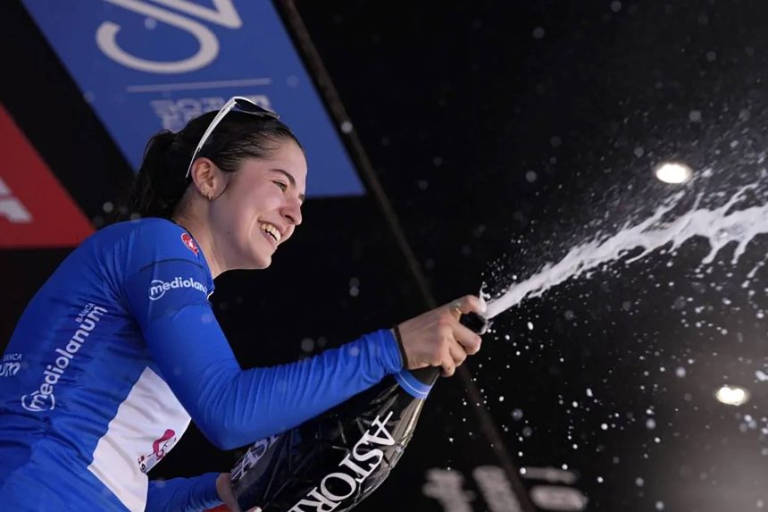 tota-magalhaes-e-lider-de-montanha-no-giro-d’italia