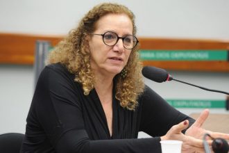 comissao-aprova-regras-sobre-producao-e-comercializacao-de-implantes-cirurgicos