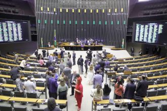 camara-aprova-em-dois-turnos-pec-que-facilita-pagamento-de-dividas-de-partidos-politicos