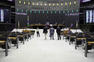 deputados-analisam-proposta-que-anistia-partidos-por-descumprimento-de-cotas;-acompanhe