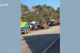 acidente-entre-dois-caminhoes-deixa-uma-pessoa-ferida-na-br-153