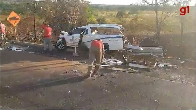 caixao-cai-na-pista-apos-carro-de-funeraria-se-envolver-em-engavetamento-com-mais-tres-veiculos;-video