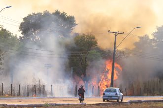 incendio-de-grandes-proporcoes-atinge-vegetacao-proxima-ao-aeroporto-de-palmas