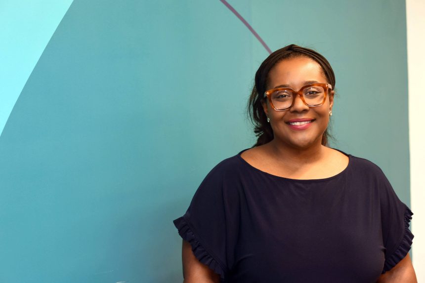 presenca-de-policiais-em-escolas-gera-punicoes-mais-severas-a-alunos-negros,-diz-pesquisadora-dos-eua