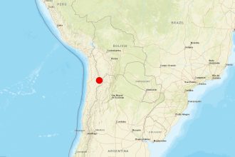 ‘vi-a-agua-da-piscina-pulando’,-diz-brasileiro-que-presenciou-terremoto-de-7,3-graus-no-chile