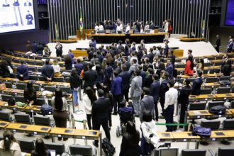 politeia-reune-universitarios-para-simular-atividade-legislativa-na-camara-dos-deputados