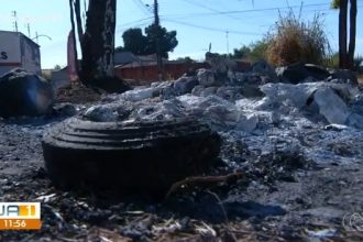 camera-flagra-homem-colocando-fogo-em-lixeira-publica-de-palmas