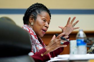 morre-sheila-jackson-lee,-deputada-democrata-e-ativista-antirracista,-aos-74