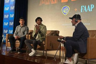 m.-night-shyamalan-da-aula-em-sp-e-diz-que-gravar-um-filme-e-como-fazer-sushi
