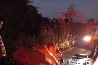 motociclista-sofre-fratura-apos-ser-atingido-por-roda-de-carretinha-que-se-soltou-em-rodovia