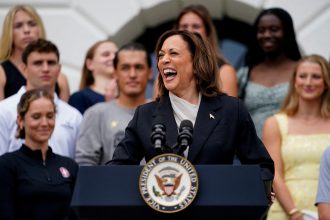 kamala-harris-ja-tem-numero-suficiente-de-delegados-para-ser-candidata-a-casa-branca,-diz-agencia