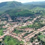 homem-ameaca-ex-companheira-com-arma-de-fogo-e-fica-ferido-apos-levar-golpe-de-foice-no-pescoco