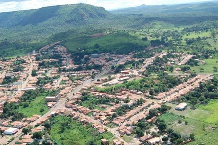 homem-ameaca-ex-companheira-com-arma-de-fogo-e-fica-ferido-apos-levar-golpe-de-foice-no-pescoco