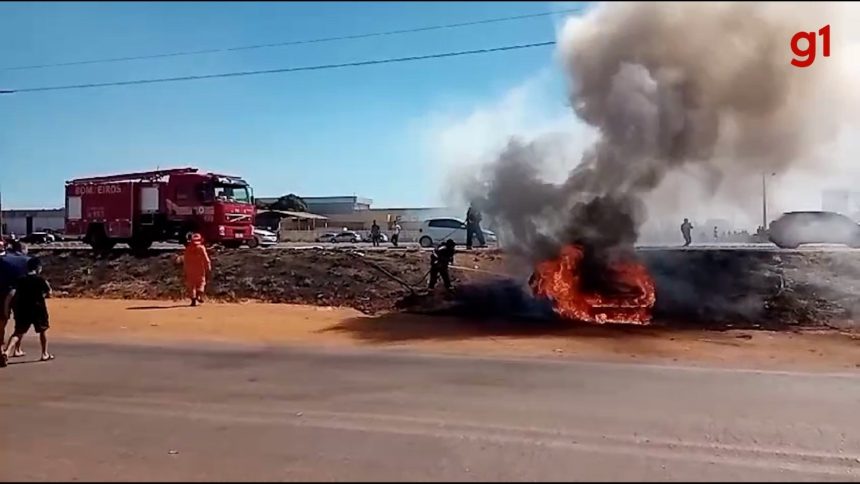 video:-carro-pega-fogo-apos-acidente-com-caminhonete-na-br-010-e-uma-pessoa-morre-carbonizada