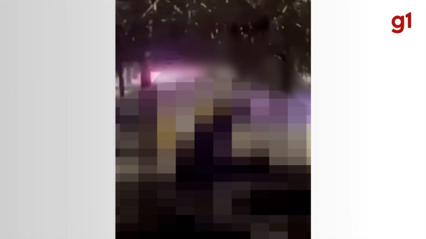 casal-e-flagrado-fazendo-sexo-em-barraca-de-praia-e-imagem-viraliza;-video