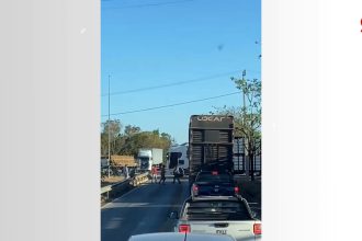 video:-briga-de-facao-entre-caminhoneiros-para-o-transito-na-br-153