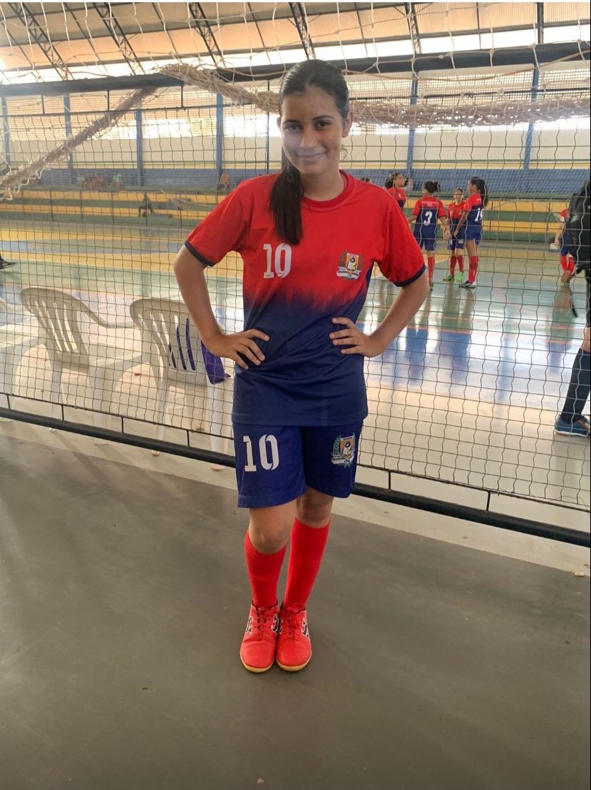 estudantes-fazem-homenagem-a-adolescente-que-morreu-em-acidente-de-transito;-video